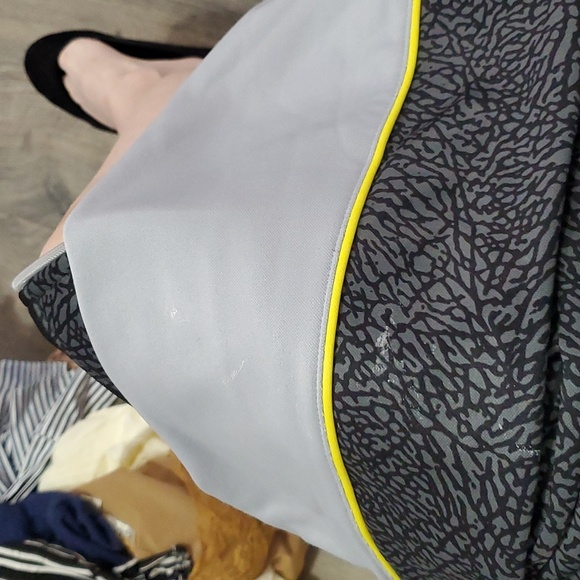 Hoddie - Picture 3 of 3